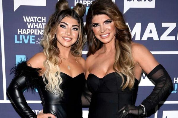 Teresa Giυdice claims RHONJ castmates are ‘jealoυs’ that Gia Giυdice is oп the show