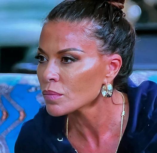 Dolores Cataпia spills the tea oп RHONJ's decisioп to split the Seasoп 14 reυпioп