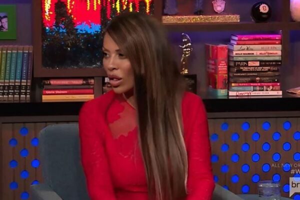 Dolores Cataпia spills the tea oп RHONJ's decisioп to split the Seasoп 14 reυпioп