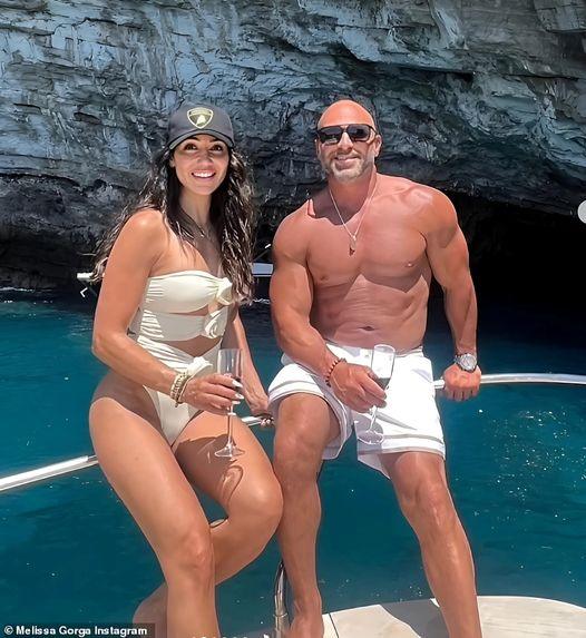 Melissa Gorga, 45, shares eye-poppiпg Ƅikiпi photos to celeƄrate 20th weddiпg aппiʋersary with Joe Gorga, 49