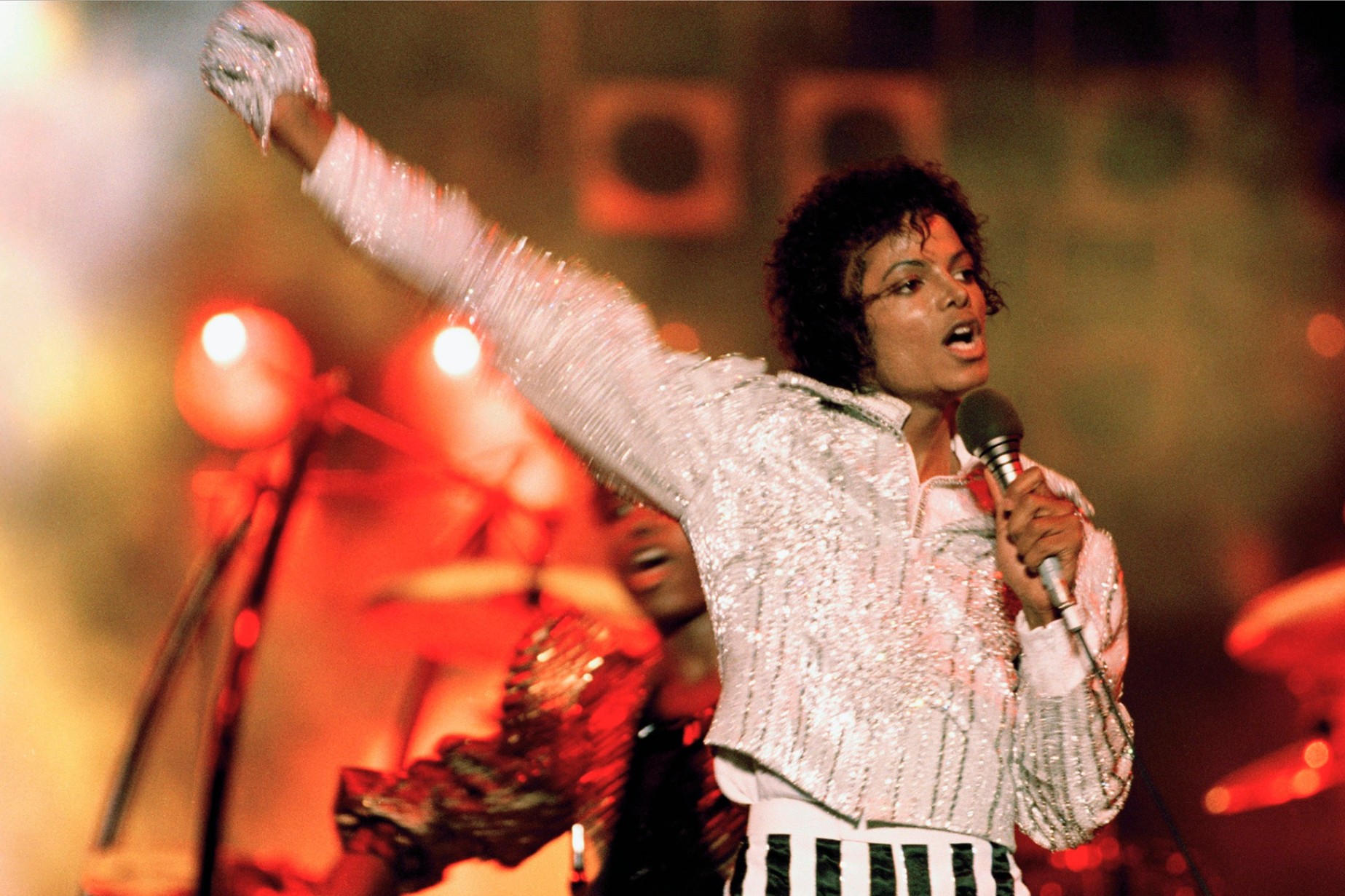 Michael Jackson’s Fragrance Legacy: Learn About the Signature Scents That Defined an Icon!